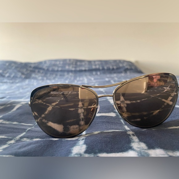 Chanel gold mirror 18K plated Pilot Summer Sunglasses - Picture 3 of 8